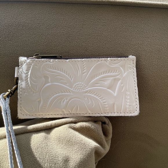 Patricia Nash White Key & Card Holder - Picture 6 of 8